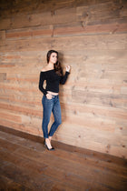 Aspen<br> Chic off-the-shoulder Fitted